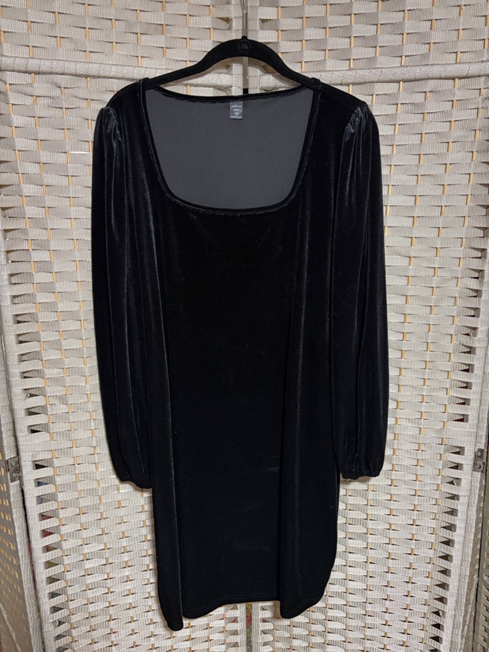 Black Velvet Long Sleeve Scoop Neck Bodycon Mini Dress